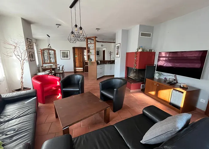 Rast House בית נופש